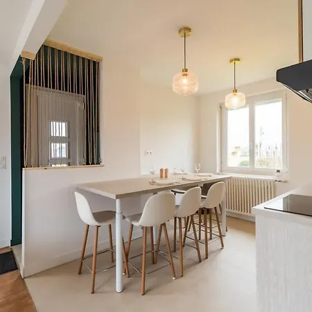 Holiday home Grande Maison Billard Et Confort A *